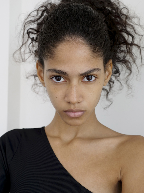 Claudia Valdés Editorial Mood